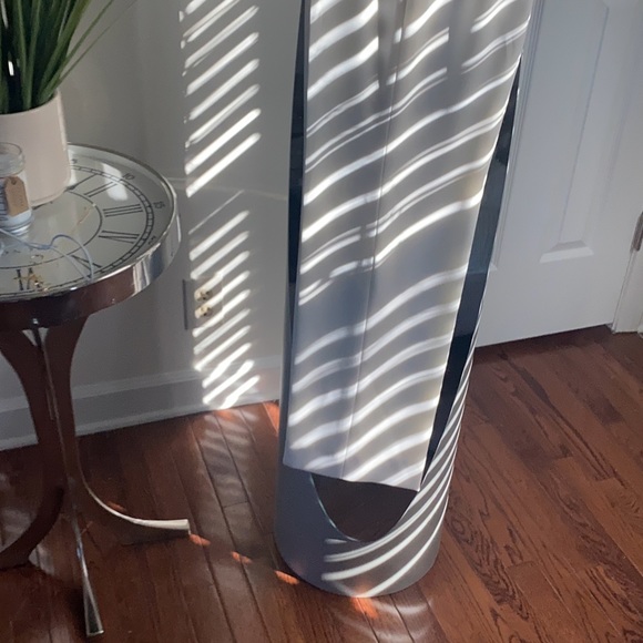 Apple green Kasper suit with a stripe shell - Picture 7 of 7